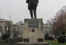 Statuia Lui I.C. Bratianu Din Pitesti poza